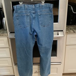 Size 40 by 32 blue denim jeans. See photos for details.